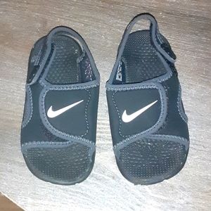 Toddler Nike strap sandals